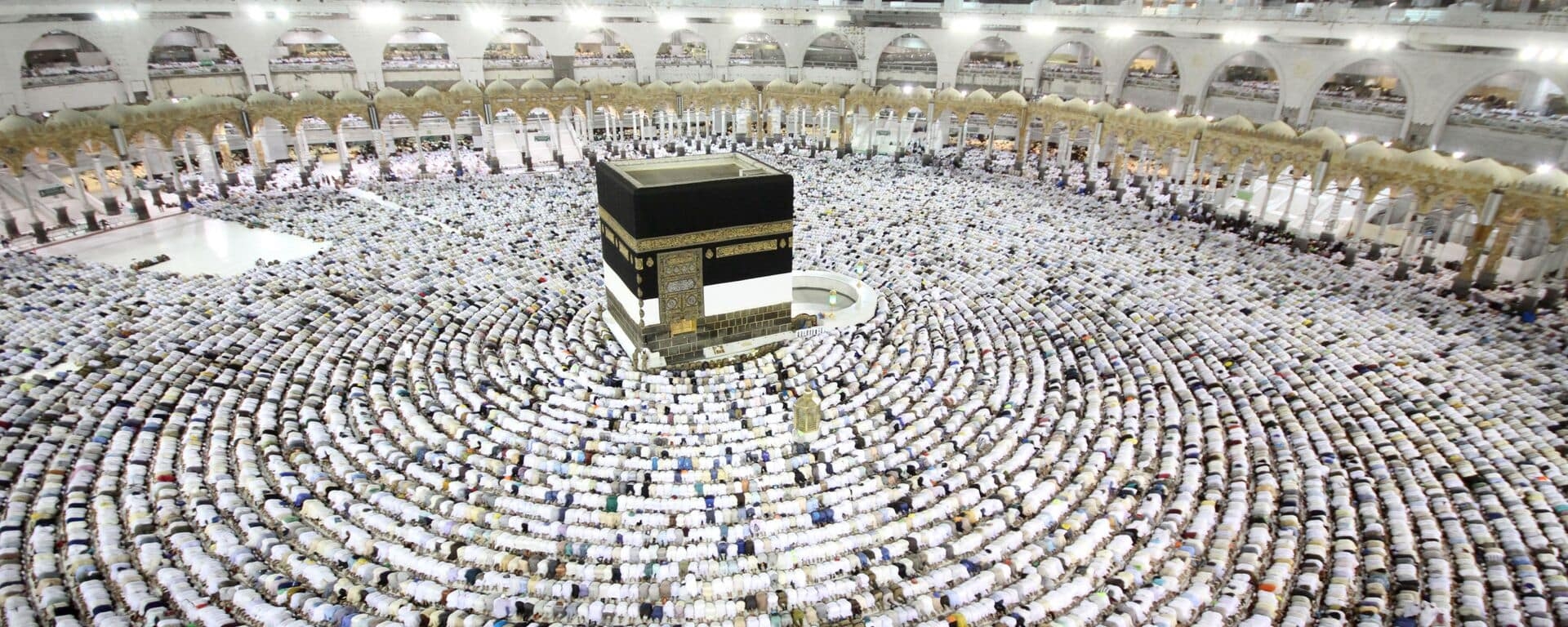 Hajj 2025: Saudi Arabia Boosts Pilgrim Comfort with 2,400 Water Coolers