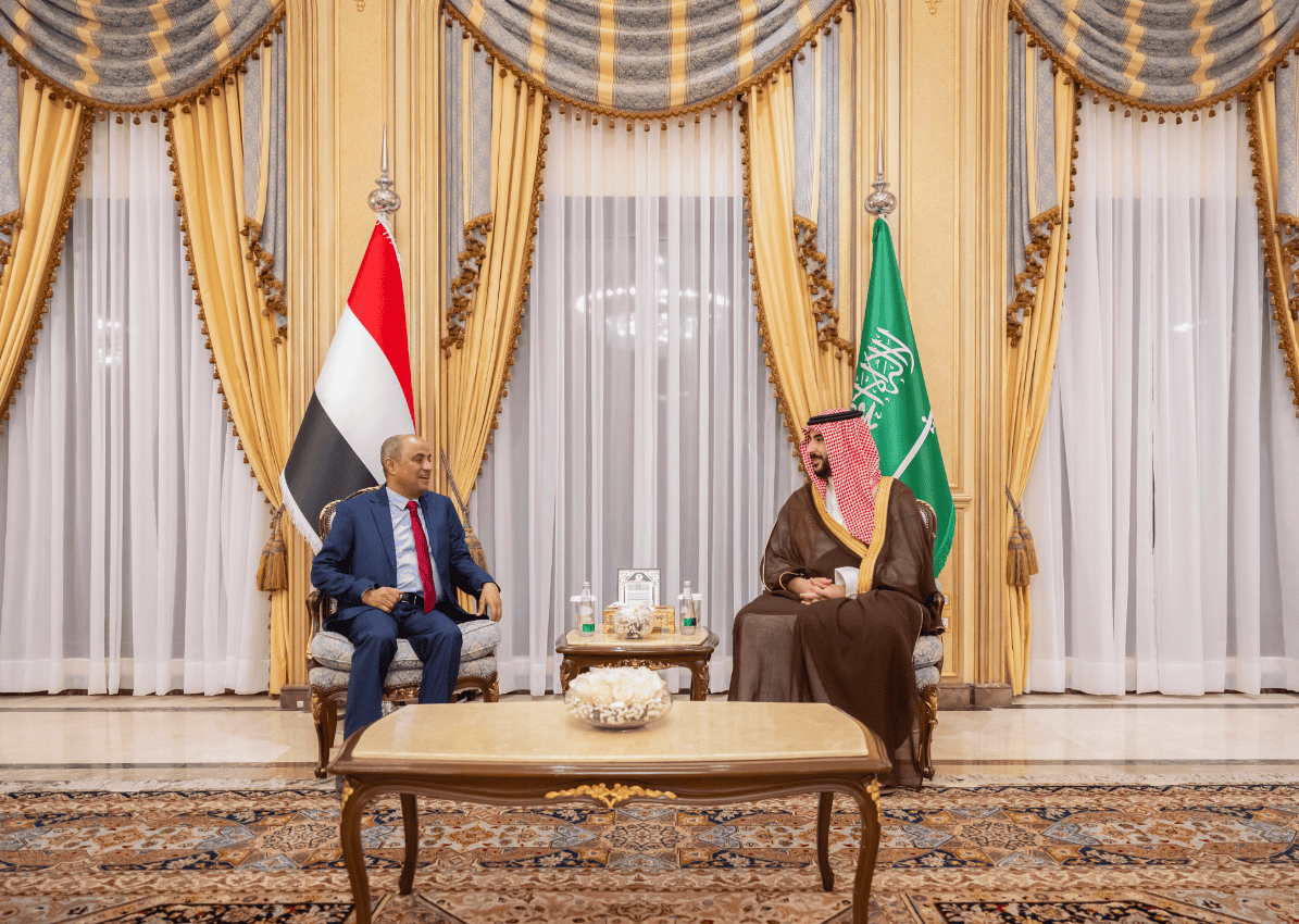 Saudi Defense Min. Discusses Yemen Developments with Newly-appointed PM