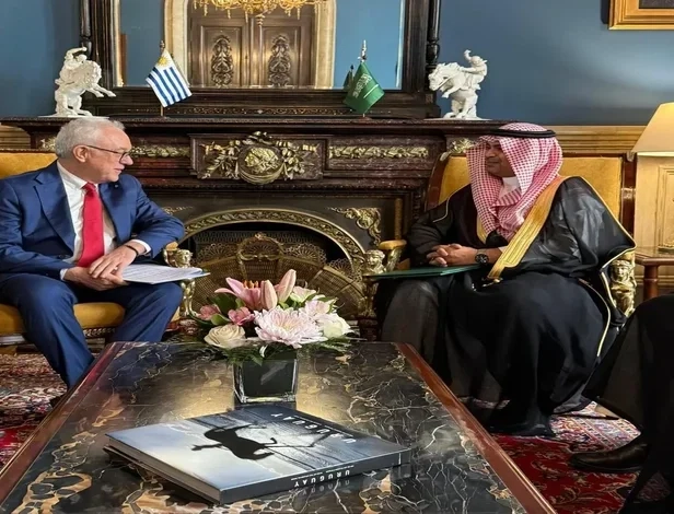 Saudi Ambassador Presents Credentials to Uruguay