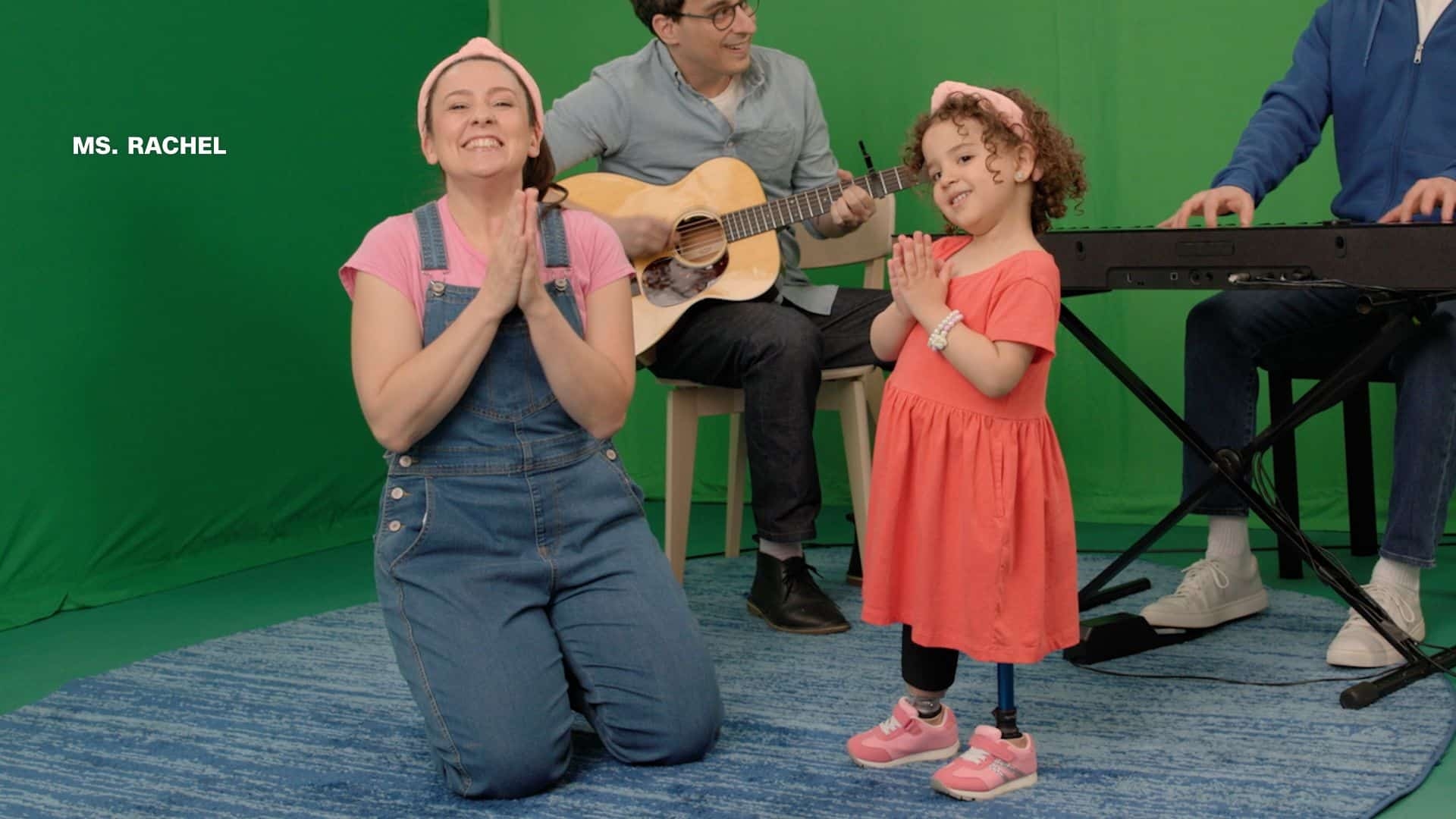 From Gaza to Joy: Ms. Rachel and Rahaf's Inspiring Dance