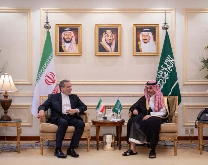 Saudi Foreign Minister Hosts Iranian Counterpart in Makkah
