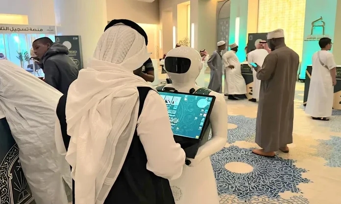 Robots Assist Visitors, Contestants at King Abdulaziz International Quran Competition