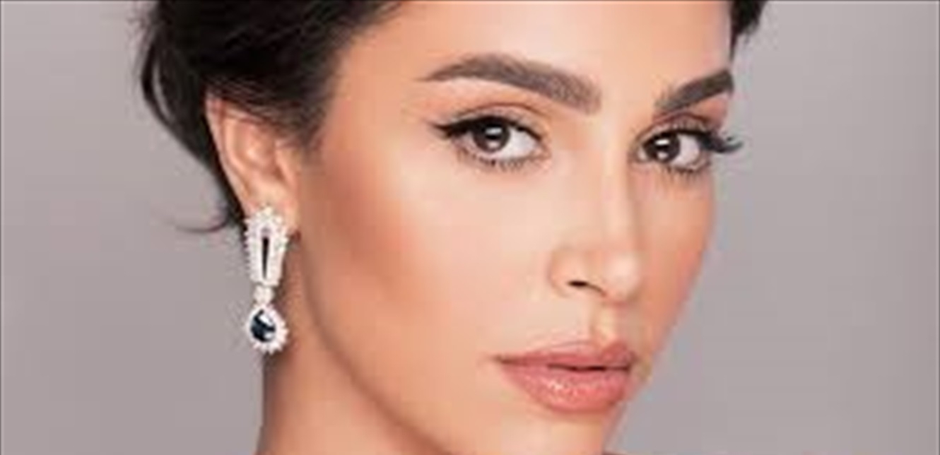 ياسمينا زيتون تخطف الانظار في حفل Joy Awards (صور)