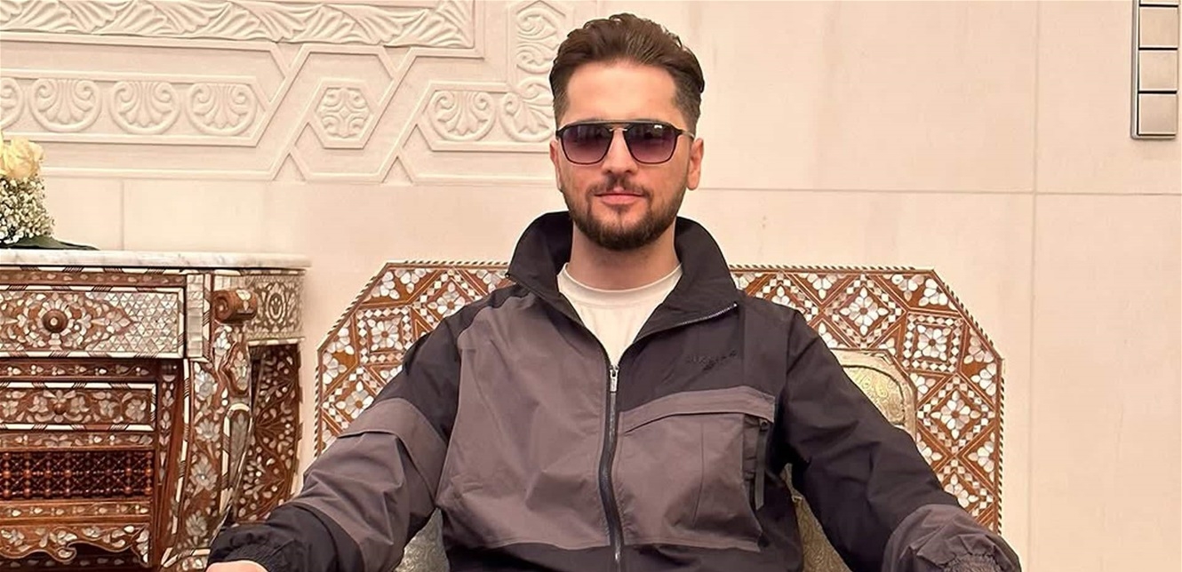 جلس على كرسي الرئاسة.. تيكتوكر سوري يكشف تفاصيل اتصاله بالأسد بعد سقوط النظام (فيديو)
