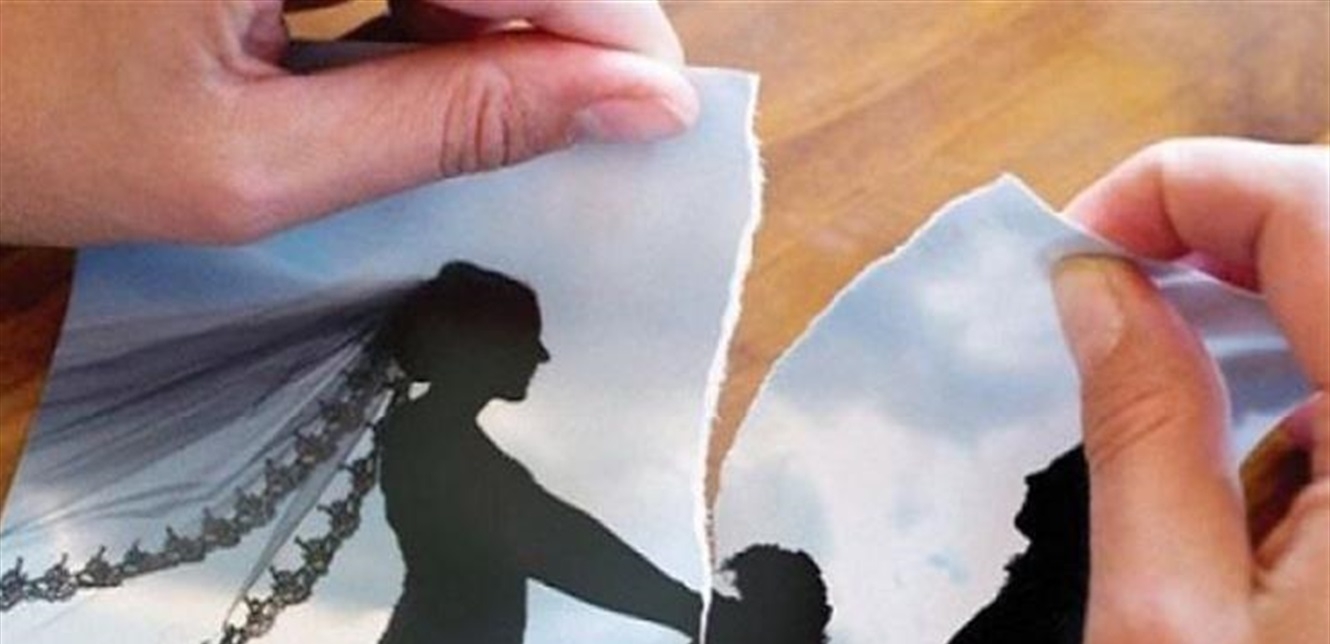 نجمة تعلن انفصالها عن خطيبها.. وتدافع عنه!