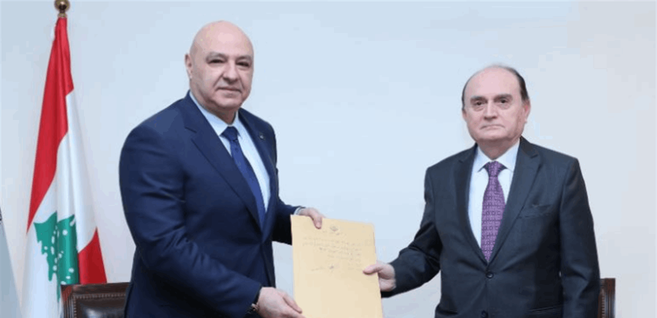 الرئيس عون زار هيئة مكافحة الفساد وقدم تصريح الذمة المالية عنه وعن اللبنانية الأولى