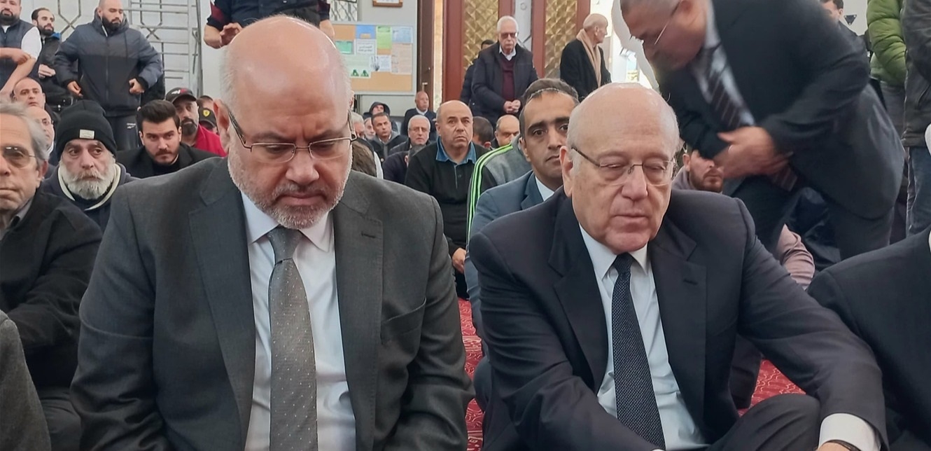ميقاتي يؤدي صلاة الجمعة في مسجد الخاشقجي ويقدّم التعازي للأبيض بوفاة والده