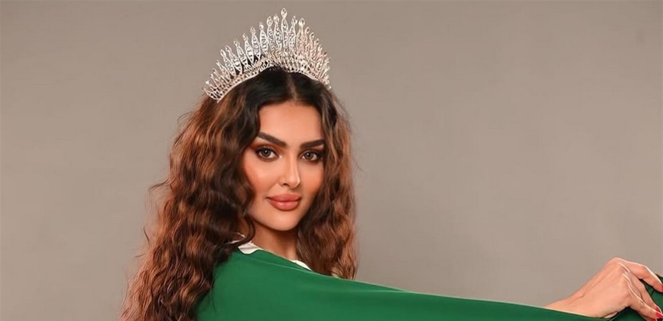 بالحجاب.. ملكة جمال السعودية تلفت الأنظار بإطلالة رمضانية (صور)