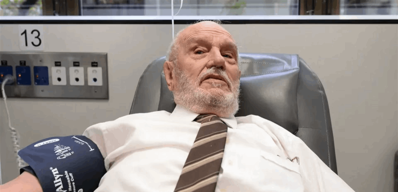أنقذ حياة أكثر من مليوني طفل.. وفاة أشهر متبرع بالدم