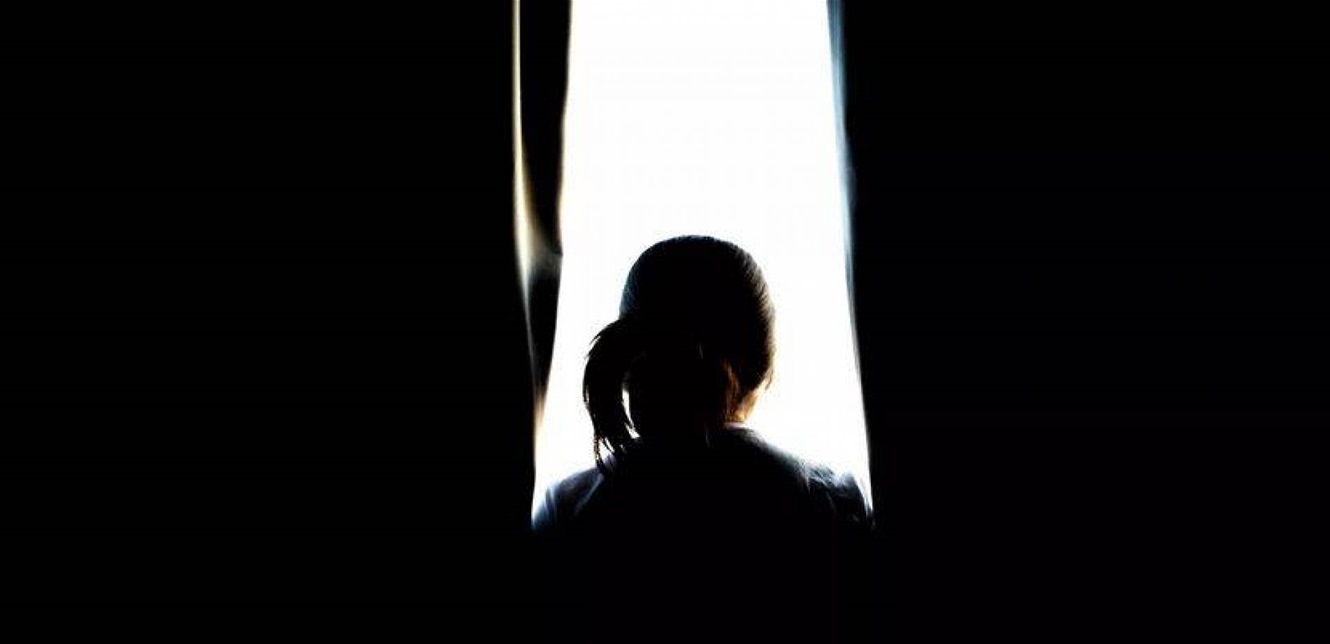"حالتها حرجة"... فنانة شهيرة مُحتجزة لدى جارتها؟!