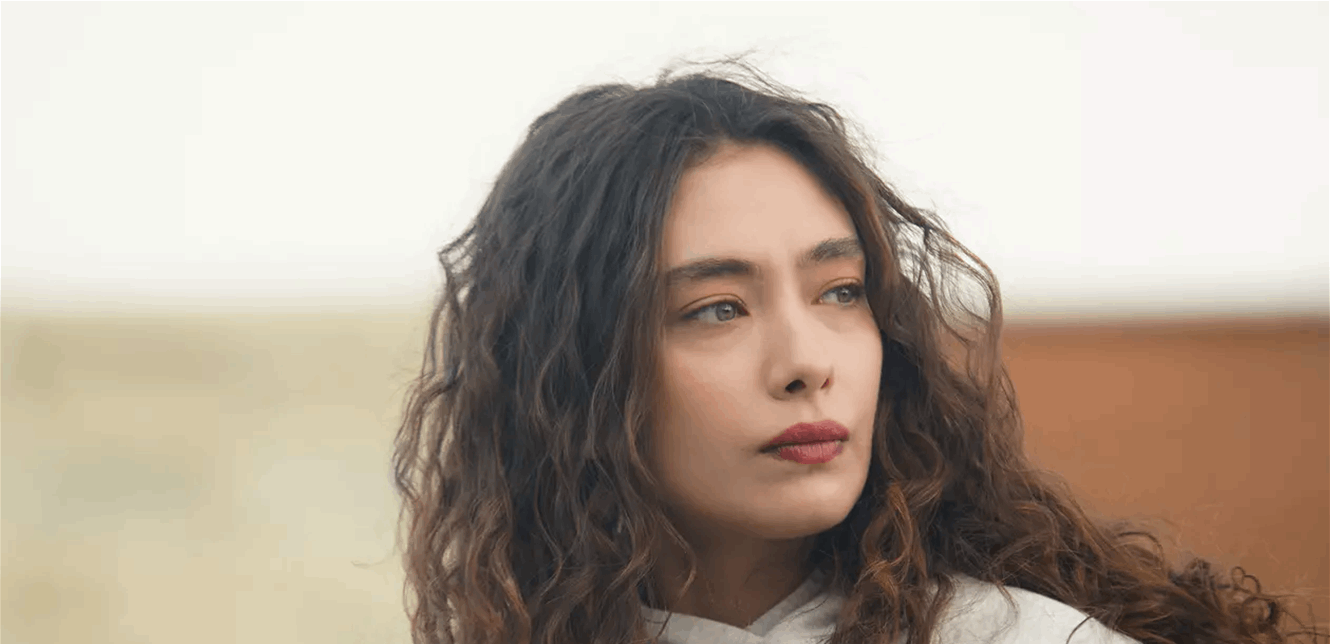 أخفت وجهه.. نسليهان أتاغول تنشر الصورة الأولى لابنها بعد سنوات من الانتظار