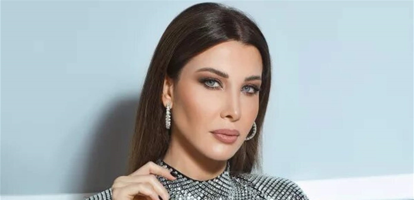 بكت تأثرا.. شاهدوا ماذا حصل مع نانسي عجرم في حفل تكريمي لأمهات شهداء الجيش (فيديو)