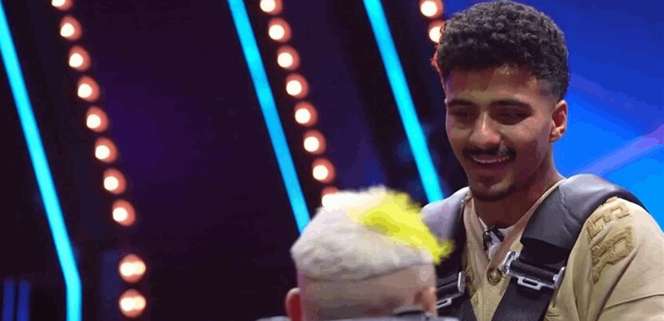 سخر منه وأجبره على كشف قيمة عقده.. هذا ما فعله مقدم برنامج مع لاعب شهير (فيديو)