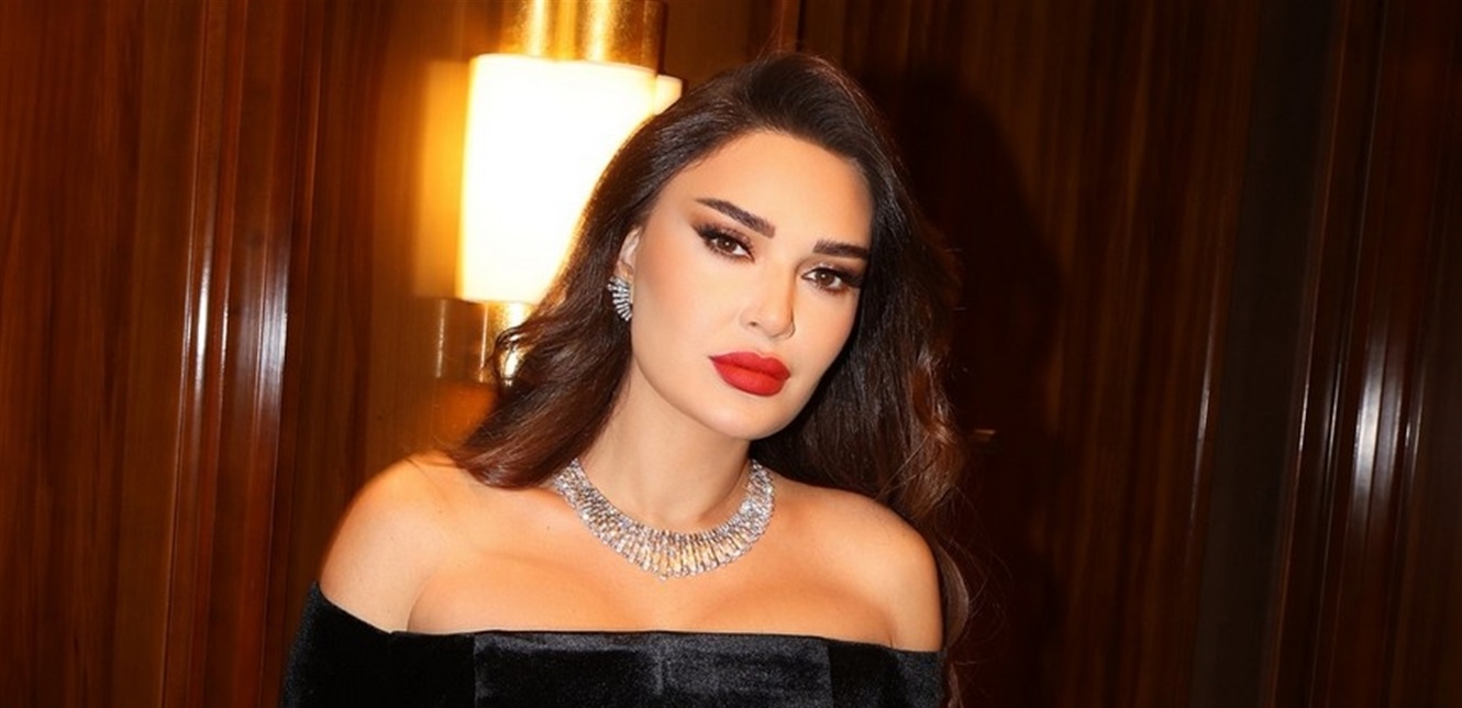 مُعجب اقتحم المسرح: شاهدوا ماذا حصل مع سيرين عبد النور في حفلها.. وابنتها "تاليا" حديث الجمهور (فيديو)