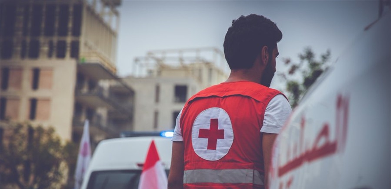 هبة إيطالية إلى الصليب الأحمر في صور