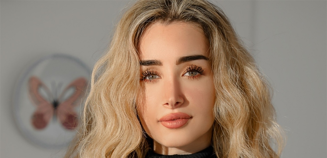 بالفيديو... هنا الزاهد تبكي مباشرة على الهواء!