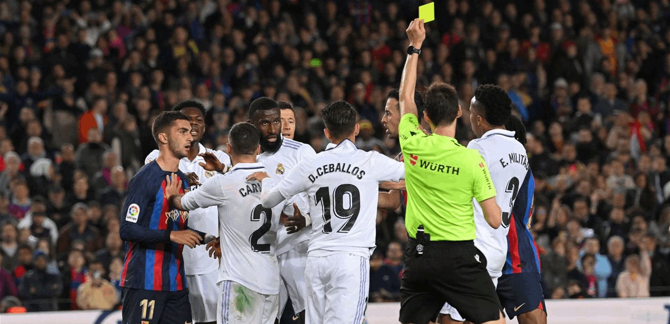 تعيين "عدو" ريال مدريد حكمًا لكلاسيكو نهائي كأس الملك أمام برشلونة