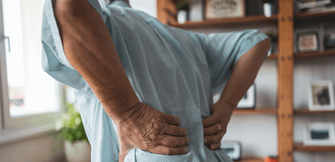 علاج واعد يستهدف السبب الكامن وراء آلام أسفل الظهر المزمنة