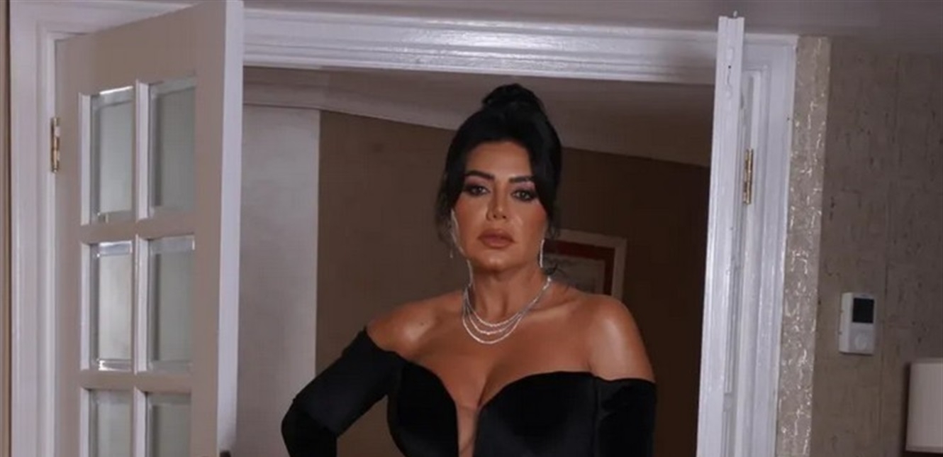 بعد بدلة الرقص.. رانيا يوسف بإطلالة صيفية جريئة على البحر (صور)