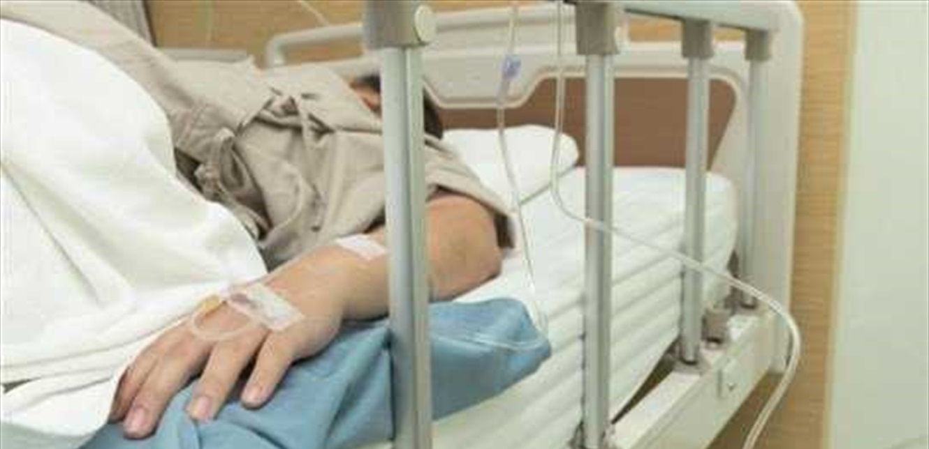 خاف من بتر قدمه.. فنان شهير يخضع لعملية جراحية ثانية وهذه تطورات حالته الصحية (صورة)