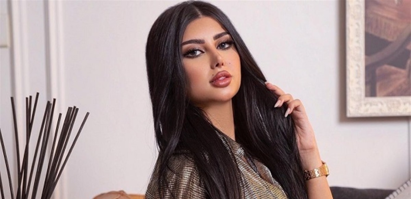 على متن طائرتها الخاصة.. مشهورة السوشيال ميديا تحتفل بعيد ميلادها وتستعرض هداياها ومجوهراتها الفخمة (صور)