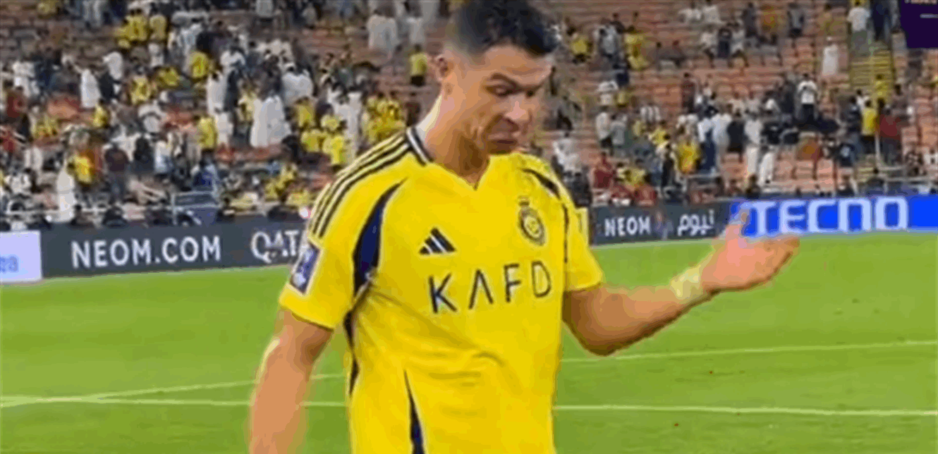 بعد إقصاء النصر آسيويًا.. رونالدو يفقد عقله ويتجادل مع الأشباح في السعودية! (فيديو)