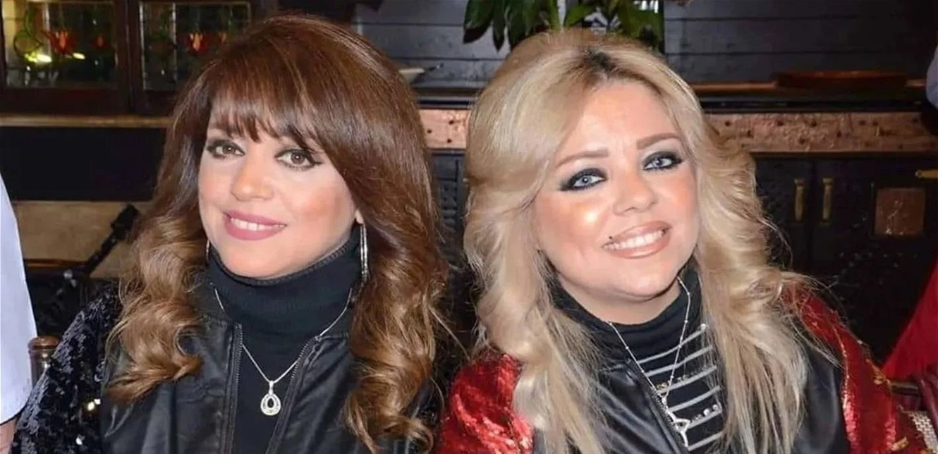 "كسرتِ قلبي وخاطري يا عمري".. ممثلة شهيرة تنهار في جنازة شقيقتها الفنانة (فيديو)