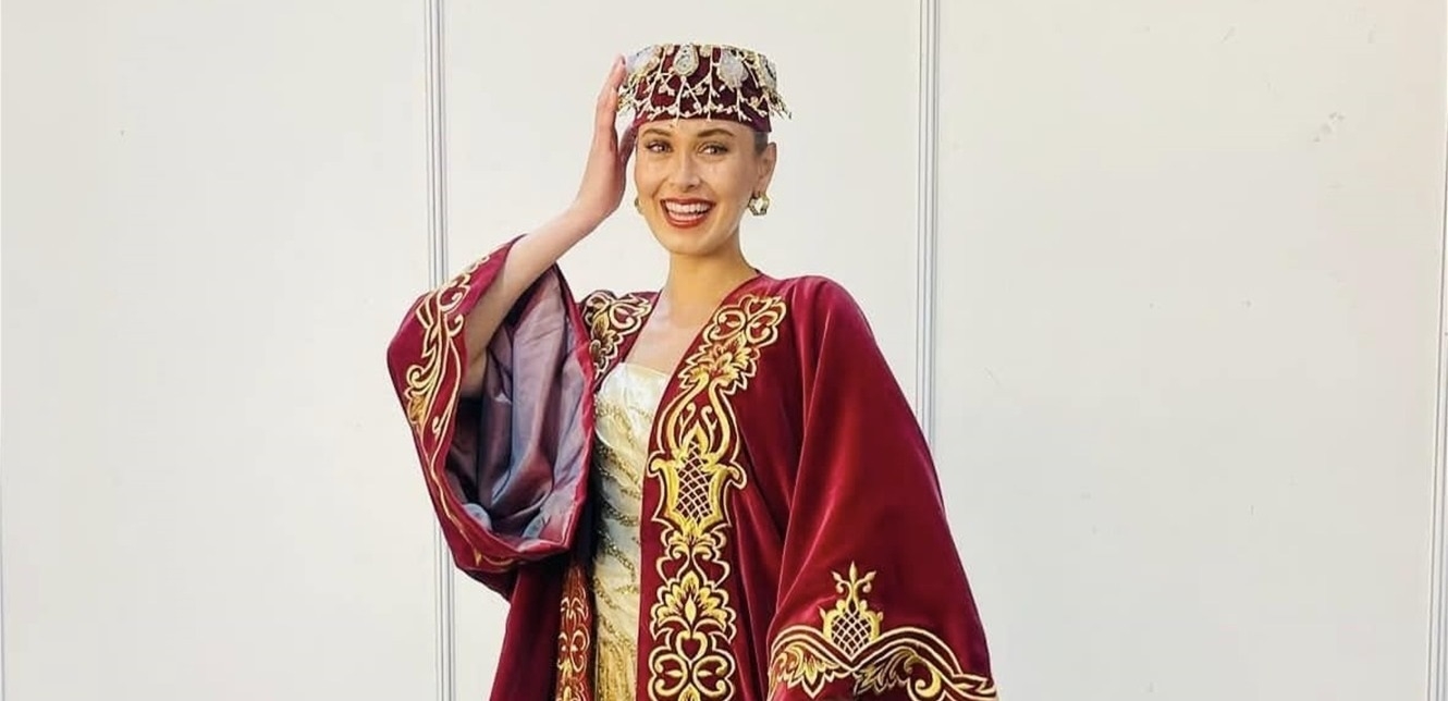 بالصور.. ملكة جمال لبنان تتألق بإطلالة تراثية مميزة!
