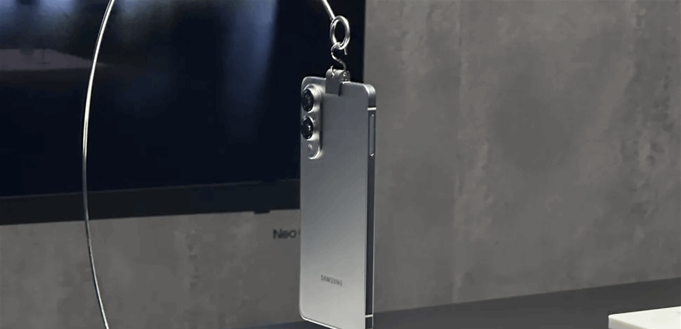 قبل ساعات من الإطلاق الرسمي.. تسريب جديد يكشف سعر هاتف Galaxy S25 Edge