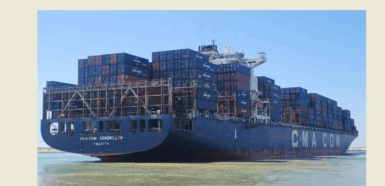 مرفأ طرابلس استقبل السفينة العملاقة CMA CGM COBALT