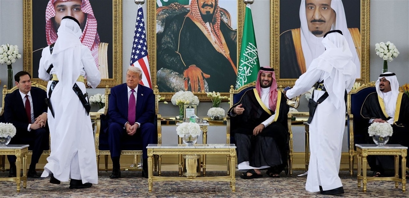 محطة ترامب الأولى في الخليج.. الرئيس الأميركي في السعودية (صور وفيديو)