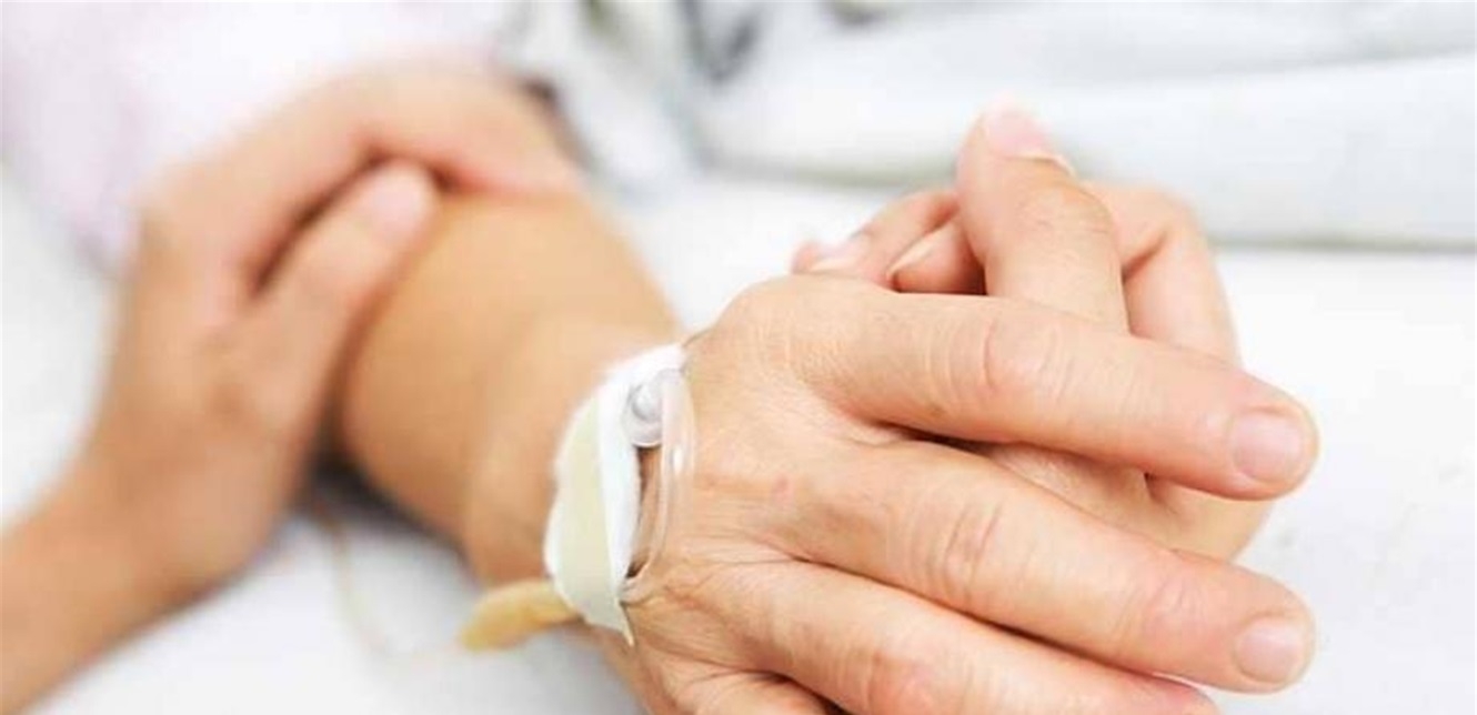 مأساة تحل بفنان شهير.. ابنته مصابة بالسرطان في المرحلة الرابعة (فيديو)