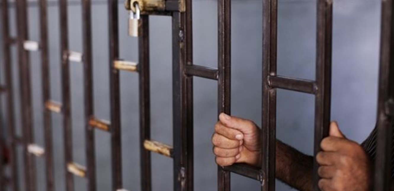 فنان شاب يتعرّض لحادث خطير في السجن... إليكم ما حصل معه!