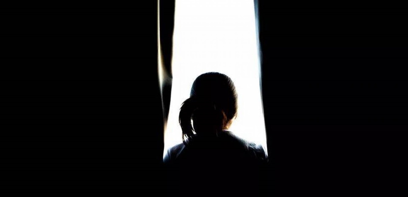 جرح واضح في وجهها.. إصابة مفاجئة لممثلة شهيرة قبل حفلها (صور)