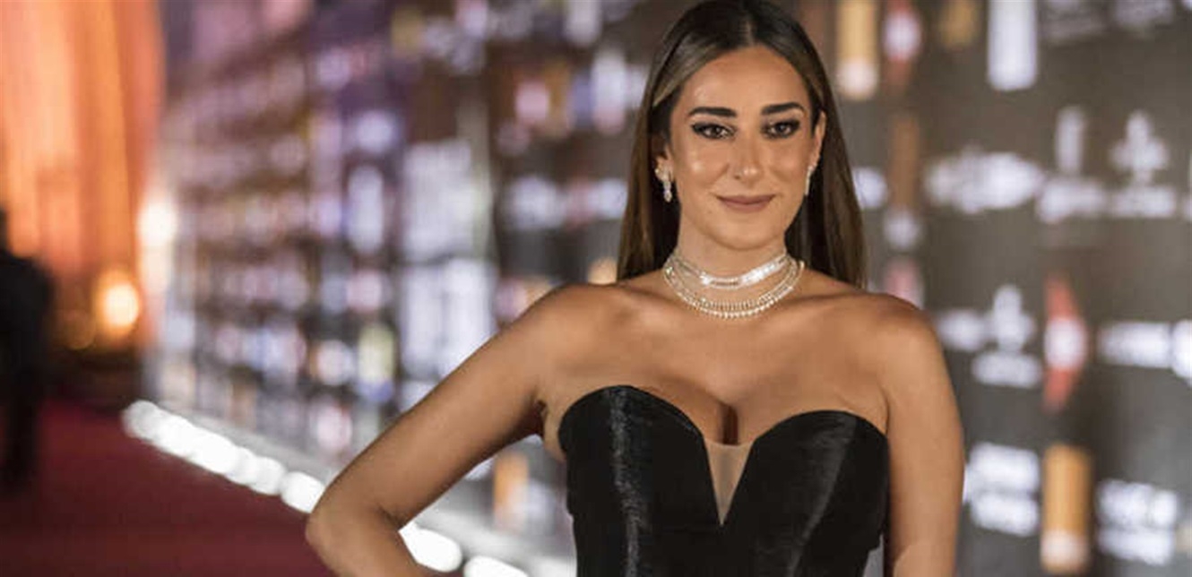 تمّ التقاطهما معا في "كان".. هذه الفنانة الشهيرة تُعيد الجدل حول وجود قصة حب مع مصور (فيديو)