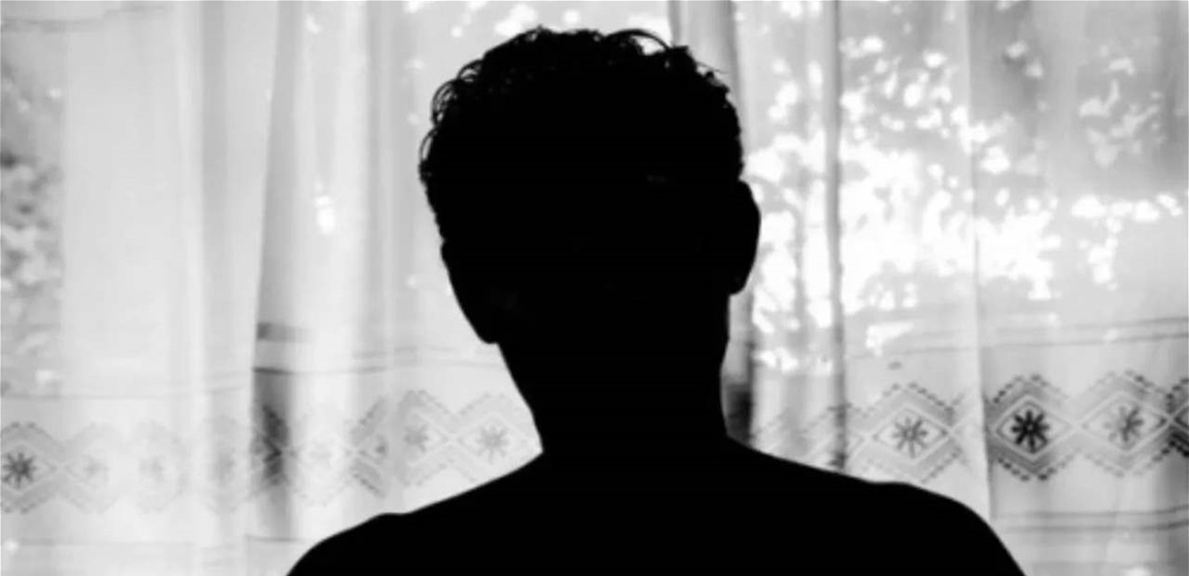 تعرّض للخيانة مرتين وتم هجره في المرة الثالثة وفقد طفله.. فنان شهير يكشف العديد من أسرار حياته (فيديو)
