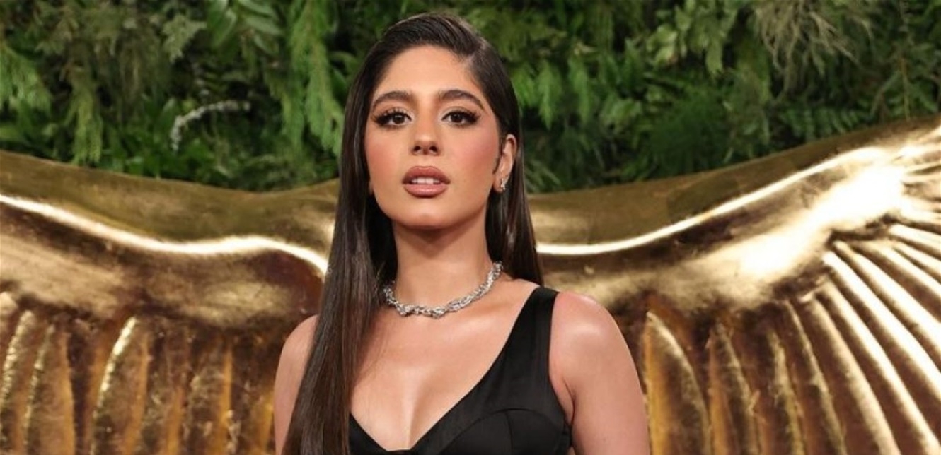 مُطلقة الزغاريد... فنانة شابة تحتفل بعقد قران شقيقتها (فيديو)