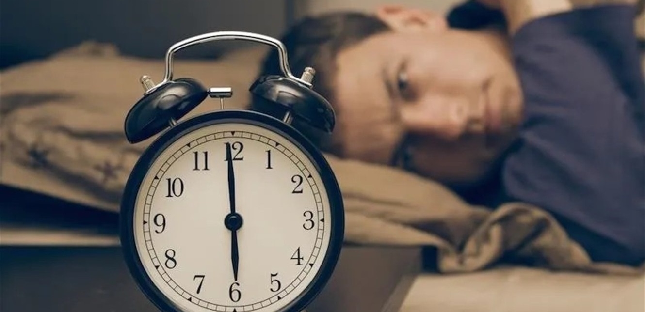 لمن يستيقظ قبل المنبه... قد يكون ذلك علامة على الإصابة بحالة مرضية خطيرة!