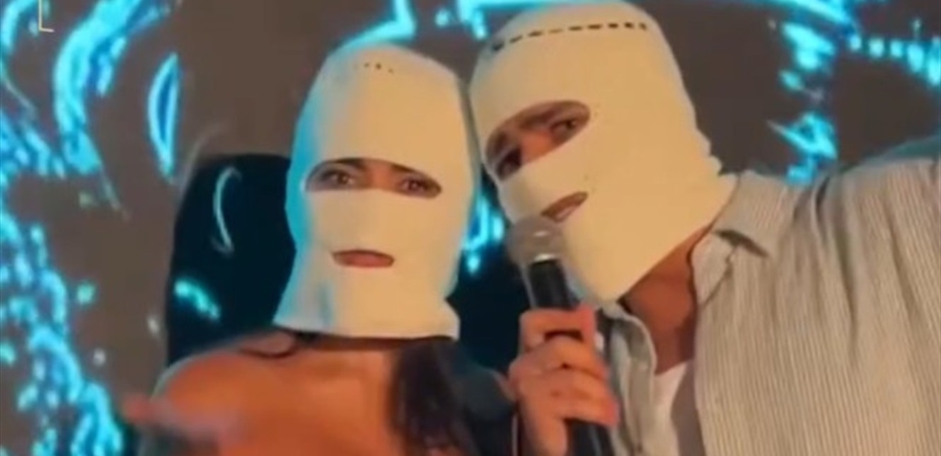 ارتدت قناعا على وجهها ورقصت بإثارة.. فنانة مصرية تُثير ضجة في عيد ميلادها الـ 30 (فيديو)