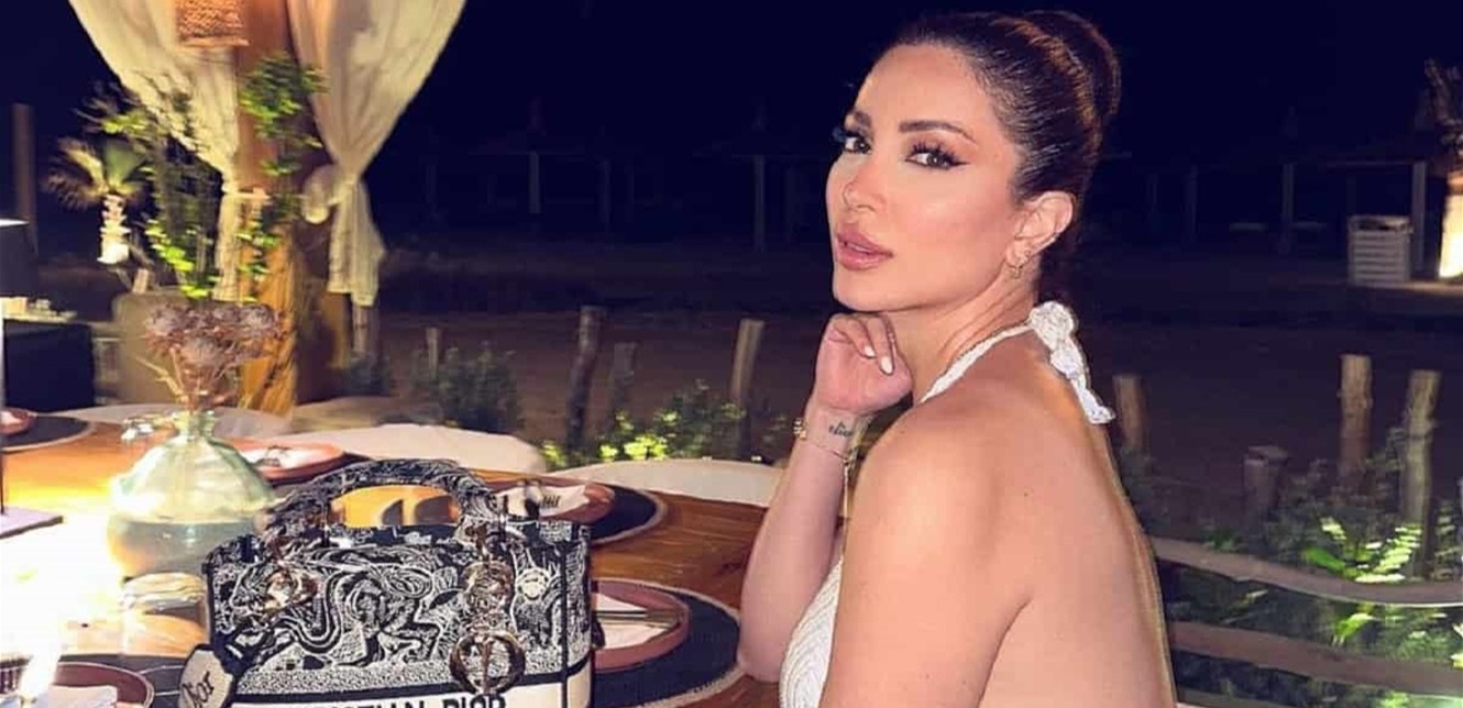 أمام البحر.. نسرين طافش تخطف الأنظار بإطلالة جريئة (صور)