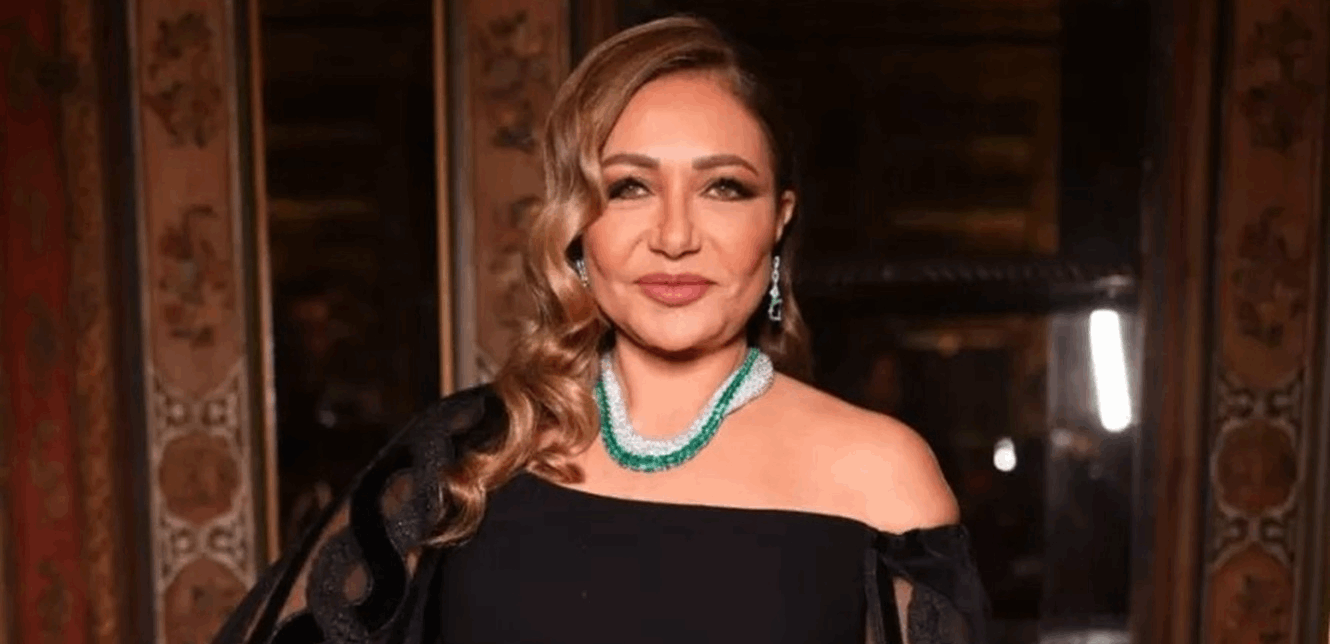 "فخورة بك"... ممثلة شهيرة تحتفل بتخرّج ابنها (فيديو)