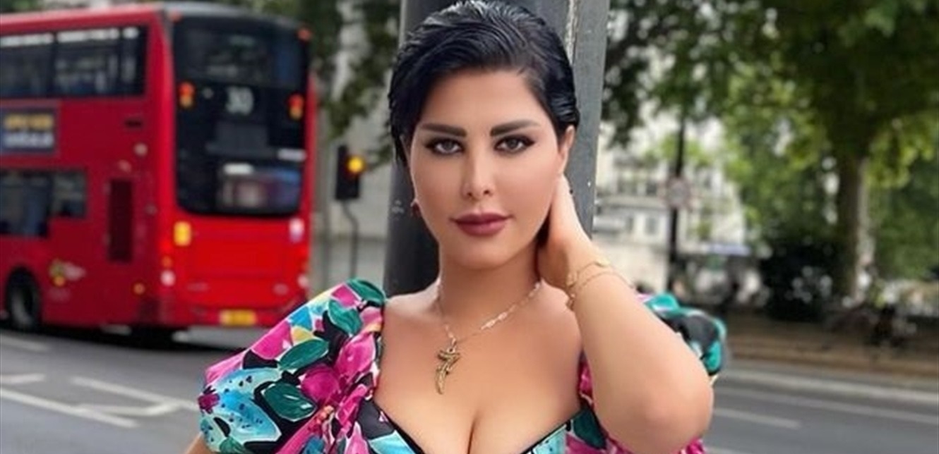 شرحت آيات قرآنية... فنانة تُلقي محاضرة دينية والجمهور غاضب ويهاجمها (فيديو)