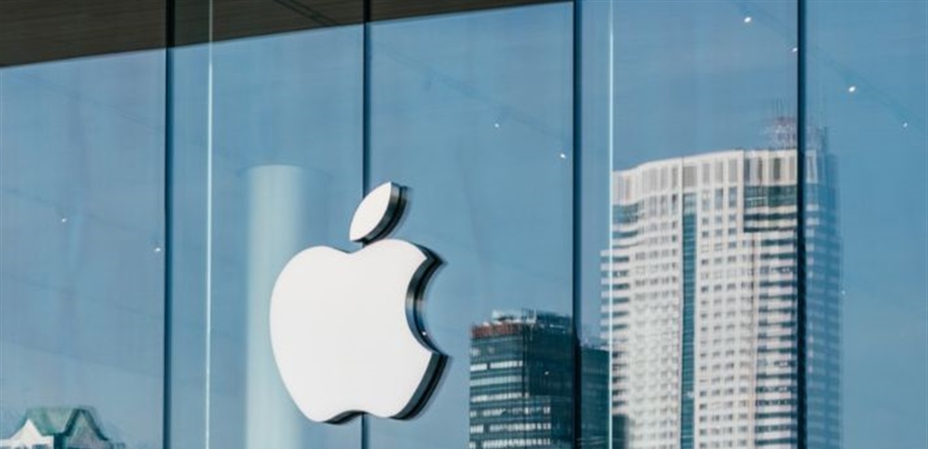الاتحاد الأوروبي يضغط وآبل تُقاوم: معركة قانونية حول نظام ios