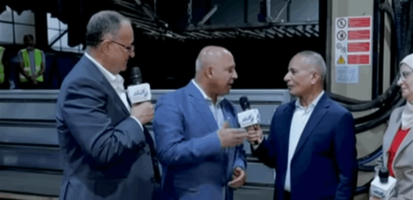 بالفيديو.. وزير "يُقيل" موظفاً على الهواء بسبب "إجازة"!