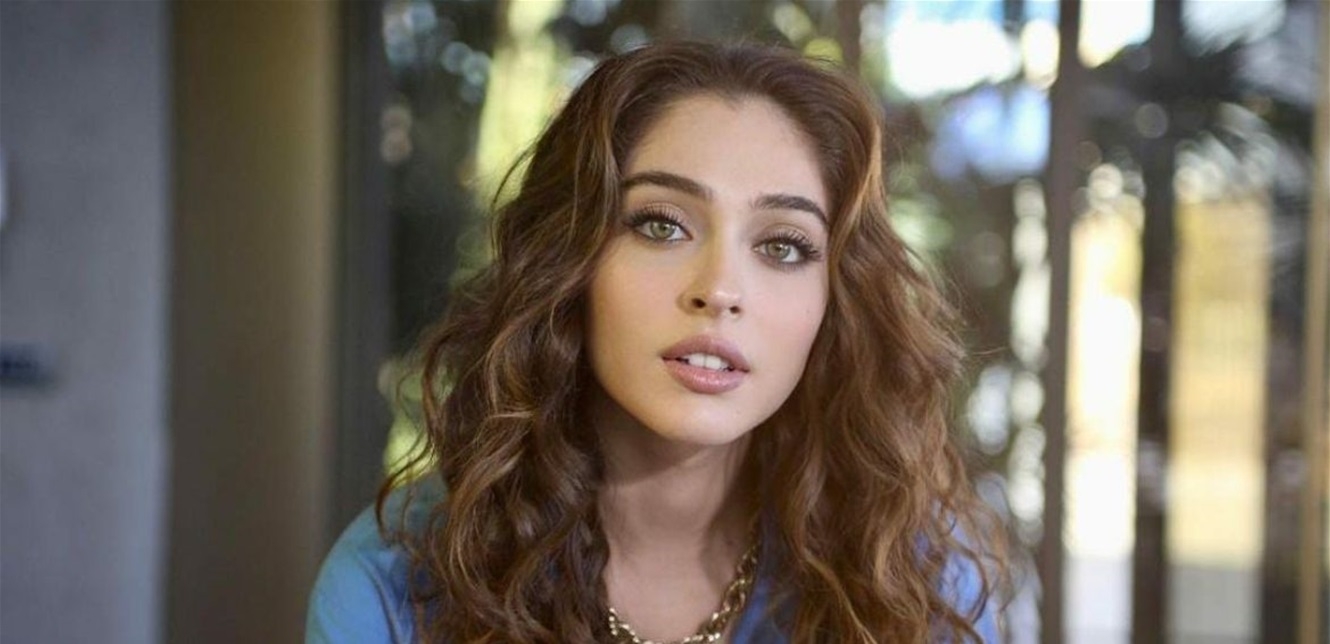 بشكل مُفاجئ.. إنفصال نجمة تركية شهيرة عن حبيبها بعد حب دام لسنوات