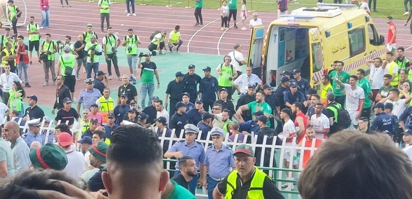 حفل التتويج ينقلب إلى كارثة.. وفاة مشجع بعد سقوطه من المدرجات