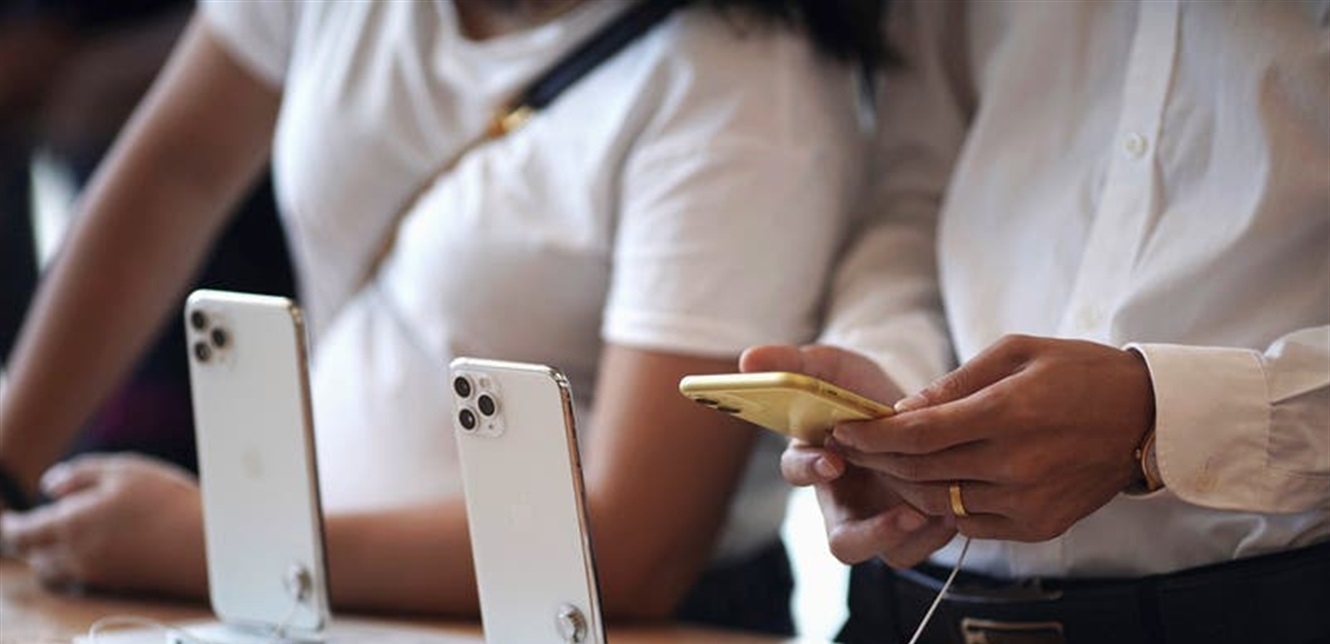 غضب بين مستخدمي آيفون بسبب إعلان مفاجئ في "Apple Wallet"
