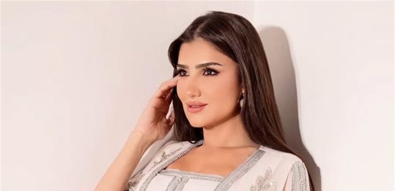 بفستان قصير... هكذا تستمتع ممثلة مصرية شهيرة بوقتها (صورة)