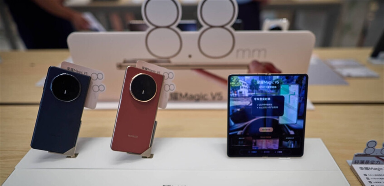 Magic V5.. شركة Honor تطلق أنحف هاتف قابل للطي في العالم!