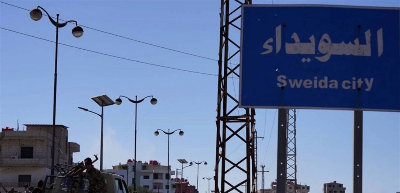 بالفيديو - كاهن في السويداء يخرج عن صمته: سنبقى إلى جانب أخوتنا الدروز ولن نترك الأرض